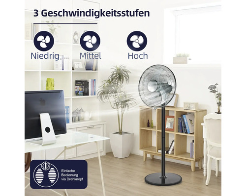 Raumszene mit einem Standventilator, der drei Geschwindigkeitsstufen bietet