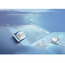 Robot de nettoyage de piscine sous l''eau