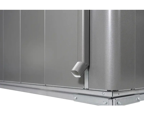 Detailansicht eines Gerätehauses mit Regenrinne und Fundamentrahmen