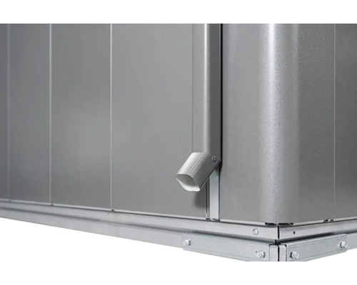 Detailansicht eines Geräteschuppens mit Regenrinne