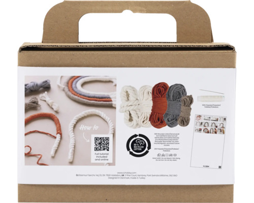 Emballage d''un kit de loisirs créatifs avec du fil et des instructions