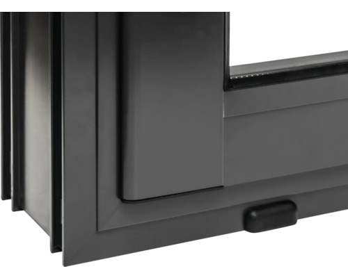 Vue détaillée d''une fenêtre en PVC grise.