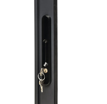 Serrure avec clés dans une porte