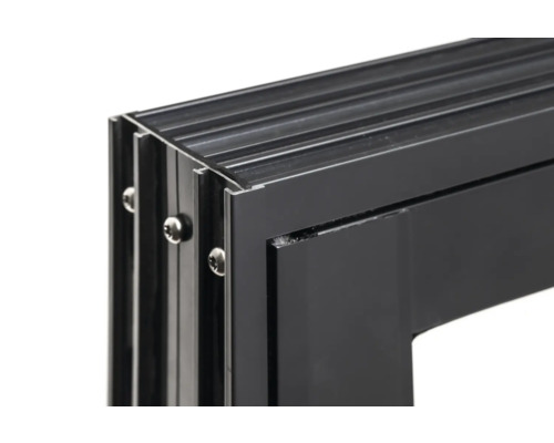 Gros plan sur un profilé en aluminium noir avec des vis