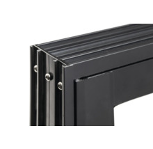 Gros plan d''un profilé en aluminium noir avec des vis