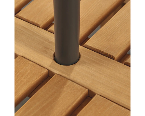Gros plan de dalles de terrasse en bois avec pied de support