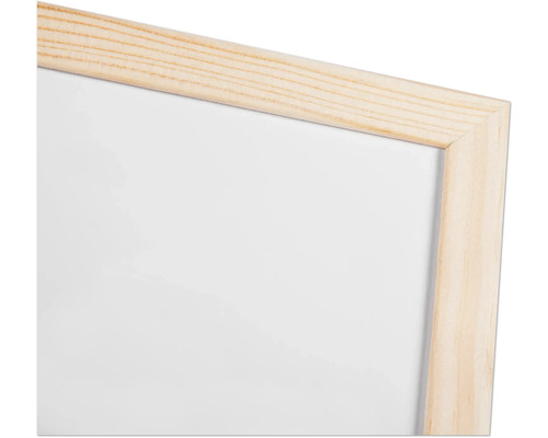 Vue détaillée d''un coin de tableau blanc avec cadre en bois