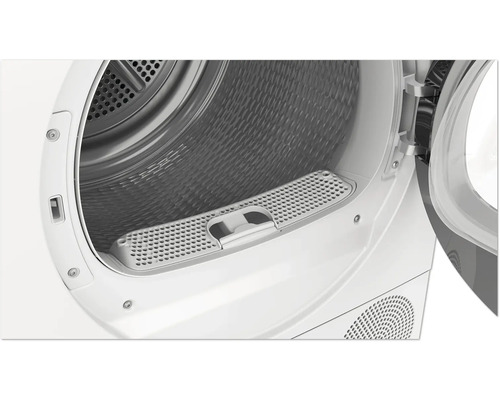 Vue intérieure d''un sèche-linge avec porte ouverte