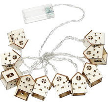 Guirlande lumineuse avec maisons en bois alimentées par piles