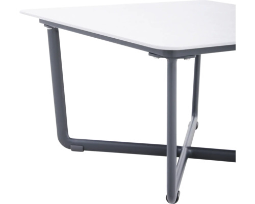 Vue détaillée d'une table d'appoint grise avec un plateau blanc