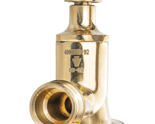 Detailaufnahme eines Wasserhahns aus Messing