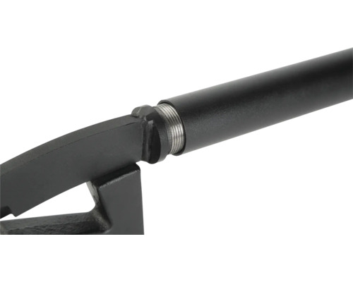 Detailansicht eines Werkzeugs mit Metallgewinde und Griff