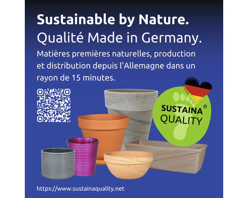 Divers pots de fleurs avec le label Sustaina Quality et un code QR à scanner