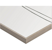 Vue détaillée d''un miroir avec cadre en bois