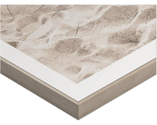 Detailansicht eines gerahmten Wandbildes mit Sandmotiv