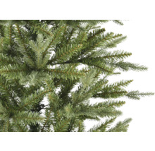 Gros plan sur un sapin de Noël artificiel avec des aiguilles vertes