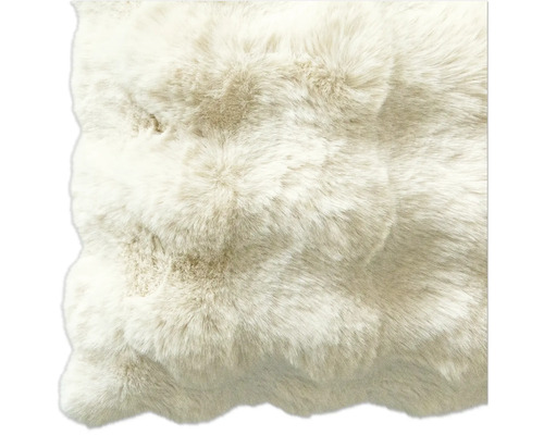 Gros plan d''un tapis en fausse fourrure