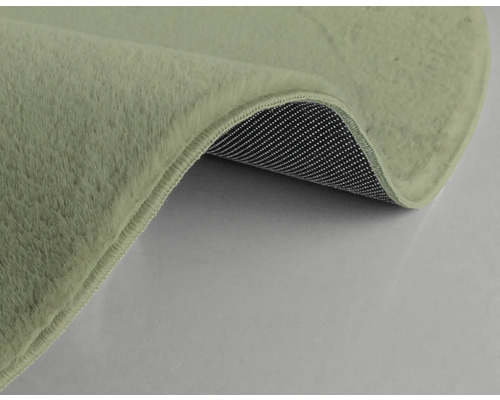 Detailansicht eines Teppichs mit Flor und rutschfester Rückseite.