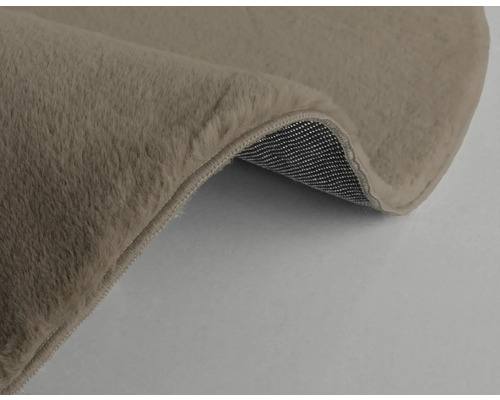 Detailansicht eines beigen Teppichs mit Flor