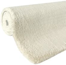 Gerollter, heller Teppich mit weicher Oberfläche