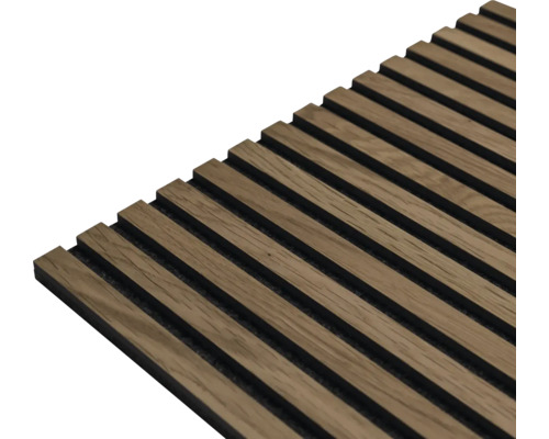 Holzpaneel mit Lamellenstruktur zur Wandgestaltung