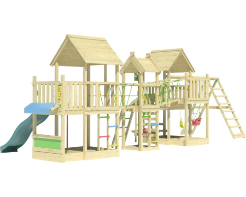 Spielplatz aus Holz mit Rutsche, Kletterwand und Schaukel