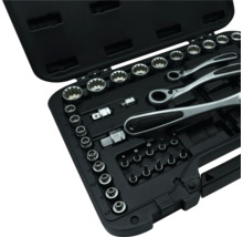 Boîte à outils avec douilles, embouts et cliquets