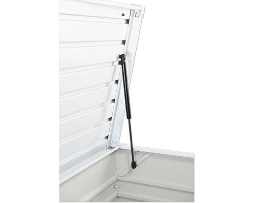 Detailansicht einer geöffneten, wetterfesten Aufbewahrungsbox mit Gasdruckfeder