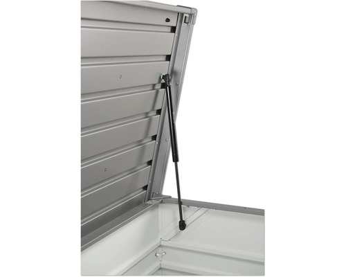 Geöffnete Gartentruhe mit Gasdruckfeder