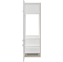 Armoire de cuisine ouverte avec étagères