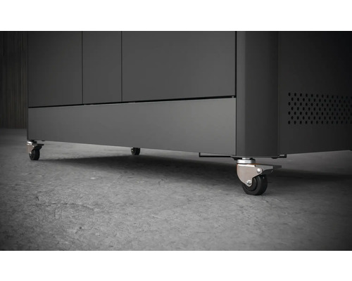 Untersicht eines Unterschranks mit Rollen