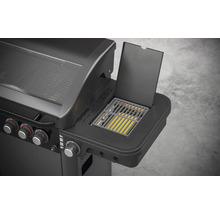 Detailansicht eines Gasgrills mit geöffnetem Seitenbrenner