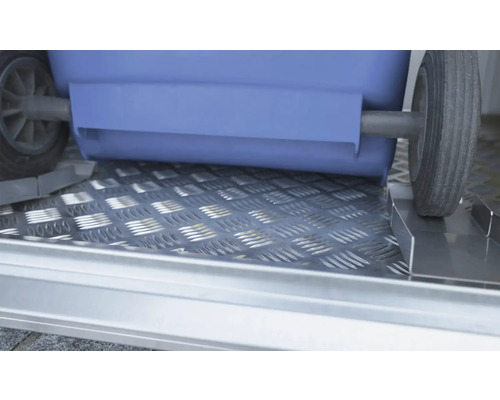 Mülltonnenbox mit Riffelblechboden und Mülltonne mit Rollen