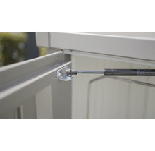 Detailansicht eines Gasdruckdämpfers an einer Metallkonstruktion