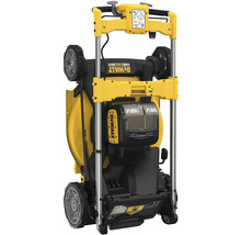 Tondeuse à gazon jaune pliée de DeWalt pour un rangement peu encombrant.