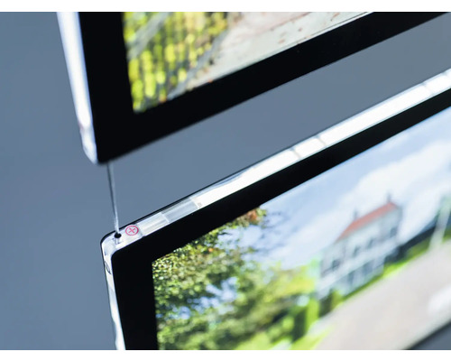 Zwei hängende Bilderrahmen mit Landschaftsbildern