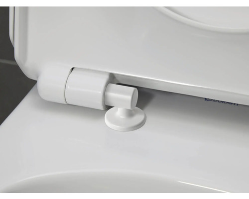 Gros plan d'un couvercle de toilette blanc avec fixation