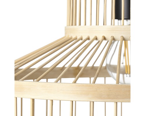 Detailansicht einer Hängelampe aus Bambusholz