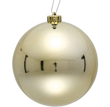 Goldene Weihnachtskugel zum Aufhängen