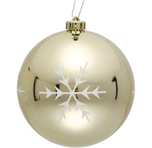 Christbaumkugel mit Schneeflockenmuster