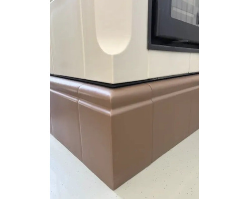 Detailansicht eines Kachelofens mit Kacheln