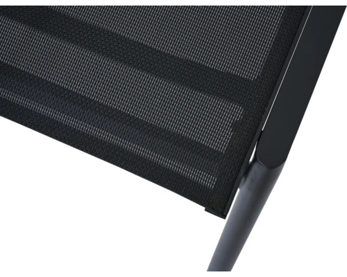 Detailansicht eines Gartenstuhls mit Textilgewebebespannung und Metallgestell