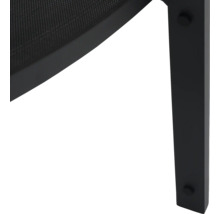 Detailansicht eines Stuhlbeins mit Sitzfläche