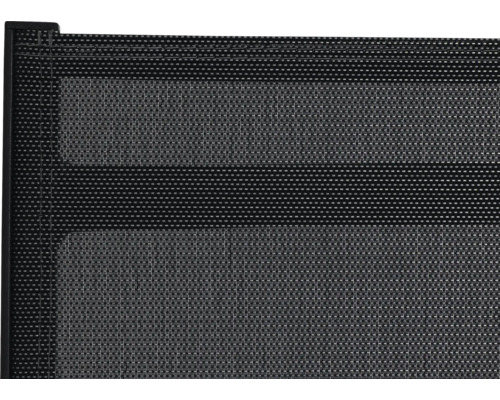 Detailansicht eines schwarzen Rollos mit Gewebestruktur