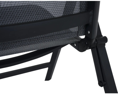 Detailansicht eines Gartenstuhls mit Gestell und Textilbespannung