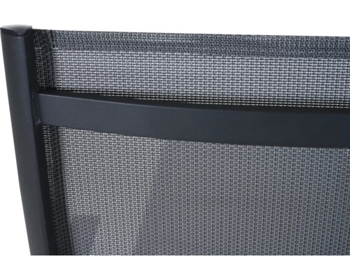 Vue détaillée d'une chaise de jardin avec revêtement textile