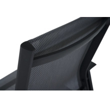 Vue détaillée d'une chaise de bureau avec revêtement en mesh