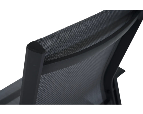 Vue détaillée d'une chaise de bureau avec revêtement en mesh