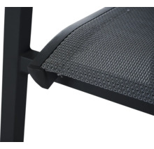 Vue détaillée d'une chaise de jardin avec revêtement en tissu