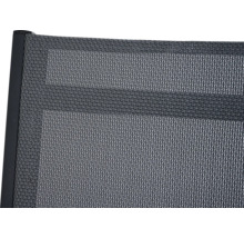 Vue détaillée d'une chaise de jardin avec revêtement textile
